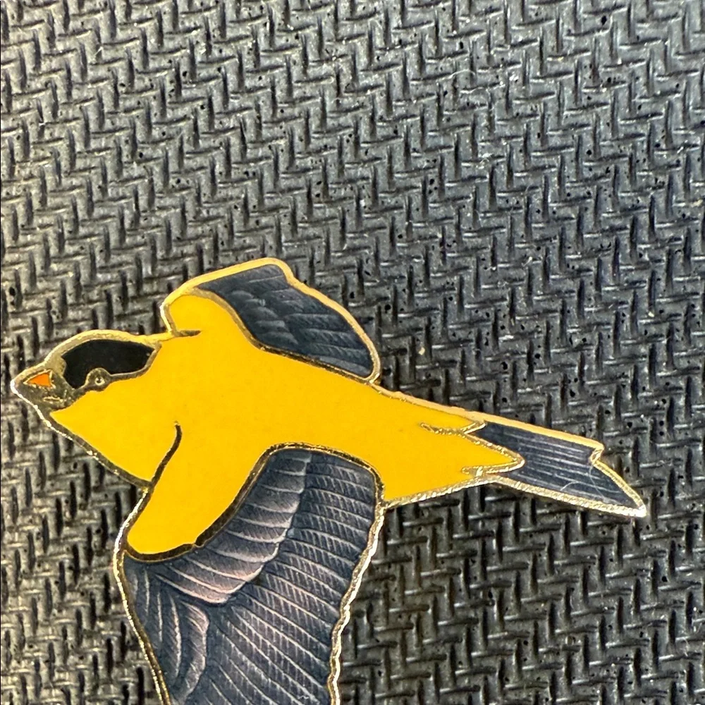 Vintage American Goldfinch Bird Enamel Pin - Decorative broach